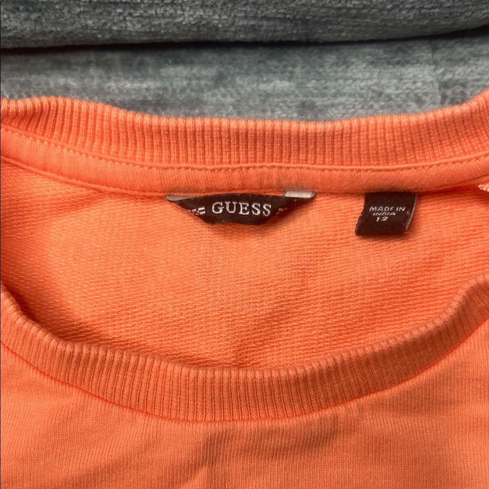 Guess - Picture 3 of 4